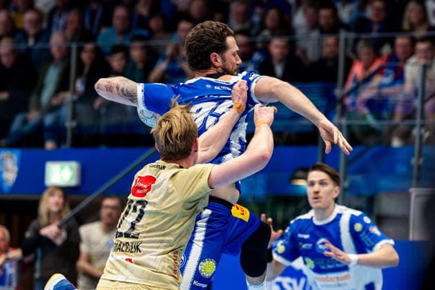 10.04.2026, GER, Handball, Maenner, Saison 25 26, Daikin 1.Bl, 28.Spieltag, ThSV Eisenach - TSV Hannover-Burgdorf Alexander Saul (ThSV Eisenach,95), Marian Michalczik (TSV Hannover-Burgdorf) 99817 Eisenach Werner-Assmann-Halle Am Sportp Thueringen Deutschland
