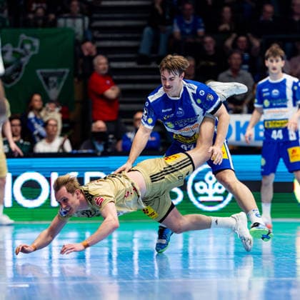 10.04.2026, GER, Handball, Maenner, Saison 25 26, Daikin 1.Bl, 28.Spieltag, ThSV Eisenach - TSV Hannover-Burgdorf Marian Michalczik (TSV Hannover-Burgdorf), Felix Aellen (ThSV Eisenach,22) 99817 Eisenach Werner-Assmann-Halle Am Sportp Thueringen Deutschland