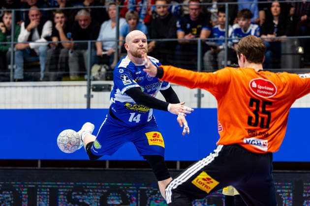 10.04.2026, GER, Handball, Maenner, Saison 25 26, Daikin 1.Bl, 28.Spieltag, ThSV Eisenach - TSV Hannover-Burgdorf Peter Walz (ThSV Eisenach,14), Joel Birlehm (TSV Hannover-Burgdorf) 99817 Eisenach Werner-Assmann-Halle Am Sportp Thueringen Deutschland