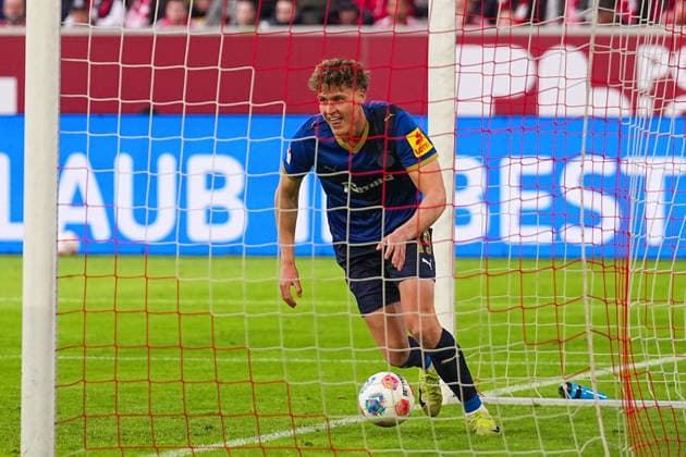 10.04.2026, xydrx, Fußball, 2. Fußball Bundesliga, Fortuna Düsseldorf - Holstein Kiel, Saison 2025 2026, Merkur Spiel-Arena: Torjubel nach dem Tor zum 1:0 für Holstein Kiel durch Torschütze Phil Harres (Holstein Kiel, 19) DFB regulations prohibit any use of photographs as image sequences and or quasi-video. *** 10 04 2026, xydrx, Fußball, 2 Fußball Bundesliga, Fortuna Düsseldorf Holstein Kiel, Saison 2025 2026, Merkur Spiel Arena Torjubel nach dem Tor zum 1 0 für Holstein Kiel durch Torschütze Phil Harres Holstein Kiel, 19 DFB regulations prohibit any use of photographs as image sequences and or quasi video Copyright: HMBxMedia YannisxDreimann