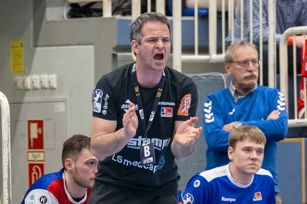 Matthia Flohr (HBW Balingen Weilstetten, Trainer) feuert seine Mannschaft an. TuSEM Essen vs. HBW Balingen Weilstetten, Handball, 2. HBL, 27. Spieltag, Saison 2025 2026, 10.04.2026 TuSEM Essen vs. HBW Balingen Weilstetten, Handball, 2. HBL, 27. Spieltag, Saison 2025 2026, 10.04.2026 Essen *** Matthia Flohr HBW Balingen Weilstetten, Coach cheers on his team TuSEM Essen vs HBW Balingen Weilstetten, Handball, 2 HBL, Matchday 27, Season 2025 2026, 10 04 2026 TuSEM Essen vs HBW Balingen Weilstetten, Handball, 2 HBL, Matchday 27, Season 2025 2026, 10 04 2026 Essen Copyright: xEibner-Pressefoto ThomasxHaeslerx EP_THR