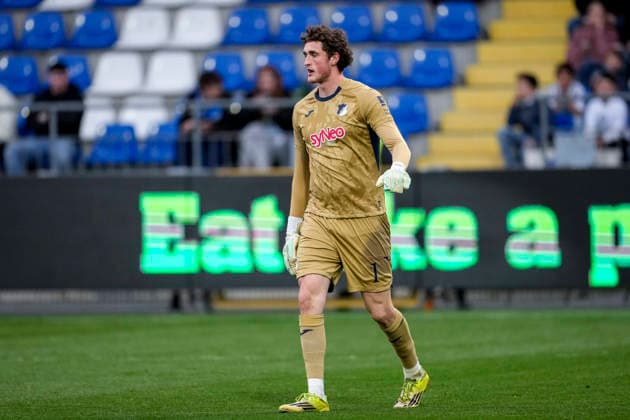 Lukas Petersson (Torwart, TSG II, 1), Spieler der TSG 1899 Hoffenheim II (U23), enttäuscht schauend, Enttäuschung, Frustration, disappointed, pessimistisch, nach dem Gegentor zum 0:1, Action, Aktion, Spielszene, 10.04.2026, Sinsheim (Deutschland), Fussball, 3. Liga, TSG 1899 Hoffenheim II - 1. FC Schweinfurt 05, DFB DFL REGULATIONS PROHIBIT ANY USE OF PHOTOGRAPHS AS IMAGE SEQUENCES AND OR QUASI-VIDEO. *** Lukas Petersson Goalkeeper, TSG II, 1 , TSG 1899 Hoffenheim II U23 player, looking disappointed, disappointment, frustration, disappointed, pessimistic, after conceding the 0 1 goal, action, action, Match Scene, 10 04 2026, Sinsheim Germany , Soccer, 3 Liga, TSG 1899 Hoffenheim II 1 FC Schweinfurt 05, DFB DFL REGULATIONS PROHIBIT ANY USE OF PHOTOGRAPHS AS IMAGE SEQUENCES AND OR QUASI VIDEO xozx