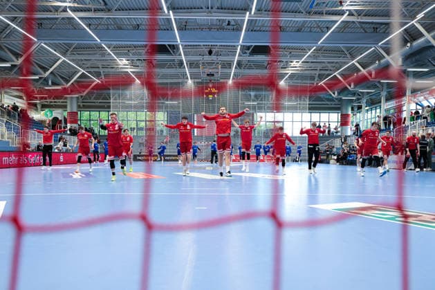 10.04.2026, 27. Spieltag der 2. Handball Bundesliga, TuSEM Essen - HBW Balingen Weilstetten. Die Spieler des TuSEM Essen machen sich warm. Essen Am Hallo NRW Deutschland xRHR-FOTO DEx *** 10 04 2026, 27 Matchday of the 2 Handball Bundesliga, TuSEM Essen HBW Balingen Weilstetten The TuSEM Essen players warm up Essen Am Hallo NRW Germany xRHR PHOTO DEx Copyright: DennisxEwert RHR-FOTOx RHR-FOTO DE