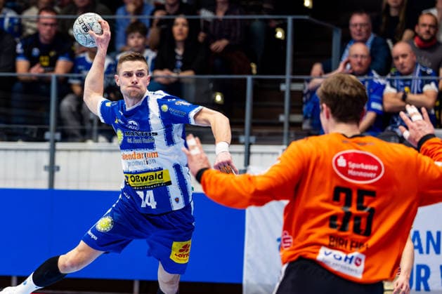 10.04.2026, GER, Handball, Maenner, Saison 25 26, Daikin 1.Bl, 28.Spieltag, ThSV Eisenach - TSV Hannover-Burgdorf Vincent Buechner (ThSV Eisenach,74), Joel Birlehm (TSV Hannover-Burgdorf) 99817 Eisenach Werner-Assmann-Halle Am Sportp Thueringen Deutschland