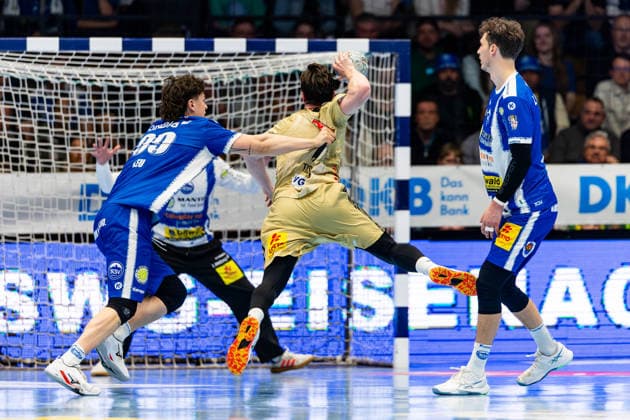 10.04.2026, GER, Handball, Maenner, Saison 25 26, Daikin 1.Bl, 28.Spieltag, ThSV Eisenach - TSV Hannover-Burgdorf Tillman Leu (ThSV Eisenach,99), Leif Tissier (TSV Hannover-Burgdorf) 99817 Eisenach Werner-Assmann-Halle Am Sportp Thueringen Deutschland