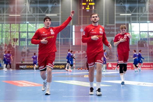 10.04.2026, 27. Spieltag der 2. Handball Bundesliga, TuSEM Essen - HBW Balingen Weilstetten. v. l. Valentin Willner (TuSEM Essen), Alexander Schoss (TuSEM Essen), Finley Werschkull (TuSEM Essen). Essen Am Hallo NRW Deutschland xRHR-FOTO DEx *** 10 04 2026, 27 Matchday of the 2 Handball Bundesliga, TuSEM Essen HBW Balingen Weilstetten f l Valentin Willner TuSEM Essen , Alexander Schoss TuSEM Essen , Finley Werschkull TuSEM Essen Essen Am Hallo NRW Germany xRHR PHOTO DEx Copyright: DennisxEwert RHR-FOTOx RHR-FOTO DE
