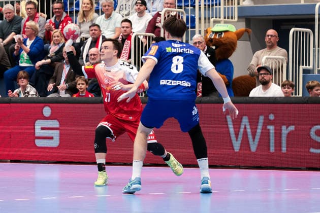 10.04.2026, 27. Spieltag der 2. Handball Bundesliga, TuSEM Essen - HBW Balingen Weilstetten. v. l. Max Neuhaus (TuSEM Essen), Magnus Grupe (HBW Balingen-Weilstetten). Essen Am Hallo NRW Deutschland xRHR-FOTO DEx *** 10 04 2026, 27 Matchday of the 2 Handball Bundesliga, TuSEM Essen HBW Balingen Weilstetten f l Max Neuhaus TuSEM Essen , Magnus Grupe HBW Balingen Weilstetten Essen Am Hallo NRW Germany xRHR PHOTO DEx Copyright: DennisxEwert RHR-FOTOx RHR-FOTO DE