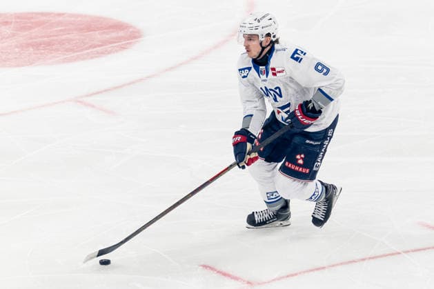 Leon Gawanke (Adler Mannheim, 9) GER, EHC Red Bull Muenchen vs. Adler Mannheim, Eishockey, DEL, Playoffs, Halbfinale Spiel 2, Saison 2025 2026, 10.04.2026. GER, EHC Red Bull Muenchen vs. Adler Mannheim, Eishockey, DEL, Playoffs, Halbfinale Spiel 2, Saison 2025 2026, 10.04.2026. Muenchen *** Leon Gawanke Adler Mannheim, 9 GER, EHC Red Bull Muenchen vs Adler Mannheim, ice hockey, DEL, playoffs, semi-final game 2, 2025 2026 season, 10 04 2026 GER, EHC Red Bull Muenchen vs Adler Mannheim, ice hockey, DEL, playoffs, semi-final game 2, 2025 2026 season, 10 04 2026 Muenchen Copyright: xEibner-Pressefoto FranzxFeinerx EP_HFR