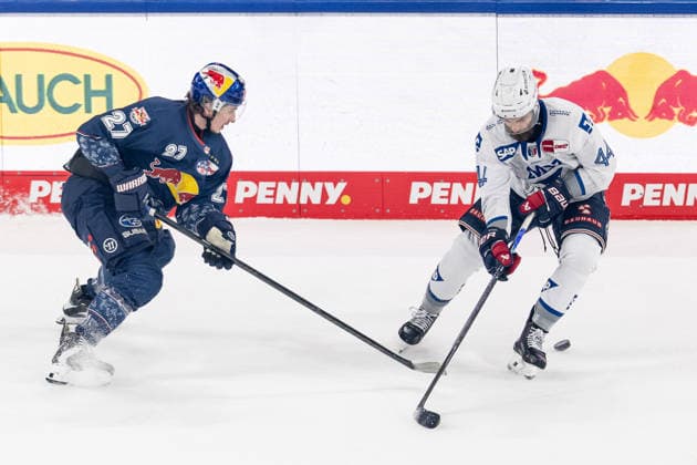 Veit Oswald (EHC Red Bull Muenchen, 27) gegen Anthony Greco (Adler Mannheim, 44) GER, EHC Red Bull Muenchen vs. Adler Mannheim, Eishockey, DEL, Playoffs, Halbfinale Spiel 2, Saison 2025 2026, 10.04.2026. GER, EHC Red Bull Muenchen vs. Adler Mannheim, Eishockey, DEL, Playoffs, Halbfinale Spiel 2, Saison 2025 2026, 10.04.2026. Muenchen *** Veit Oswald EHC Red Bull Muenchen, 27 vs Anthony Greco Adler Mannheim, 44 GER, EHC Red Bull Muenchen vs Adler Mannheim, ice hockey, DEL, playoffs, semi-final game 2, season 2025 2026, 10 04 2026 GER, EHC Red Bull Muenchen vs Adler Mannheim, ice hockey, DEL, playoffs, semi-final game 2, season 2025 2026, 10 04 2026 Muenchen Copyright: xEibner-Pressefoto FranzxFeinerx EP_HFR
