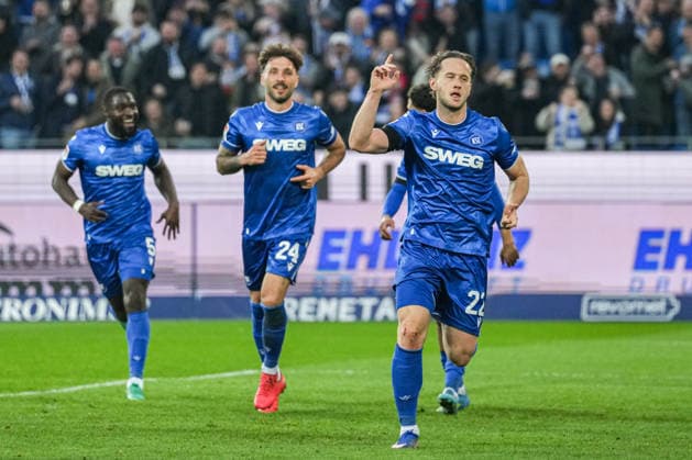2. Bundesliga, Karlsruher SC vs Arminia Bielefeld, 10.04.2026 Torjubel zum 2:1 durch Christoph Kobald (Karlsruher SC, 22) 2. Bundesliga, Karlsruher SC vs Arminia Bielefeld, BBBank Wildpark Karlsruhe, 10.04.2026 DFB DFL REGULATIONS PROHIBIT ANY USE OF PHOTOGRAPHS AS IMAGE SEQUENCES AND OR QUASI-VIDEO. *** 2 Bundesliga, Karlsruher SC vs Arminia Bielefeld, 10 04 2026 Goal celebration for 2 1 by Christoph Kobald Karlsruher SC, 22 2 Bundesliga, Karlsruher SC vs Arminia Bielefeld, BBBank Wildpark Karlsruhe, 10 04 2026 DFB DFL REGULATIONS PROHIBIT ANY USE OF PHOTOGRAPHS AS IMAGE SEQUENCES AND OR QUASI VIDEO Copyright: xBEAUTIFULxSPORTS Boscox