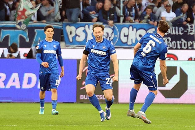 10.04.2026, xrekx, Fussball 2.Bundesliga, Karlsruher SC - Arminia Bielefeld v.l. Torjubel nach dem Tor zum celebrating the goal celebrate 2:1 durch Christoph Kobald (Karlsruher SC) mit Nicolai Rapp (Karlsruher SC) Louey Ben Farhat (Karlsruher SC) (DFL DFB REGULATIONS PROHIBIT ANY USE OF PHOTOGRAPHS as IMAGE SEQUENCES and or QUASI-VIDEO) Karlsruhe *** 10 04 2026, xrekx, Fußball 2 Bundesliga, Karlsruher SC Arminia Bielefeld v l Torjubel nach dem Tor zum celebrating the goal celebrate 2 1 durch Christoph Kobald Karlsruher SC mit Nicolai Rapp Karlsruher SC Louey Ben Farhat Karlsruher SC DFL DFB REGULATIONS PROHIBIT ANY USE OF PHOTOGRAPHS as IMAGE SEQUENCES and or QUASI VIDEO Karlsruhe
