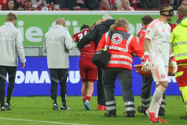 10.04.2026, Fussball, Saison 2025 2026, 2. Bundesliga, 29. Spieltag, Fortuna Duesseldorf - Holstein Kiel, Düsseldorfs Florent Muslija verlässt verletzt den Platz. Düsseldorf Merkur-Spiel Arena NRW Deutschland xRHR-FOTOx *** 10 04 2026, Football, Season 2025 2026, 2 Bundesliga, Matchday 29, Fortuna Duesseldorf Holstein Kiel, Düsseldorfs Florent Muslija leaves the pitch injured Düsseldorf Merkur Spiel Arena NRW Germany xRHR FOTOx Copyright: RHR-FOTOx RHR-FOTO