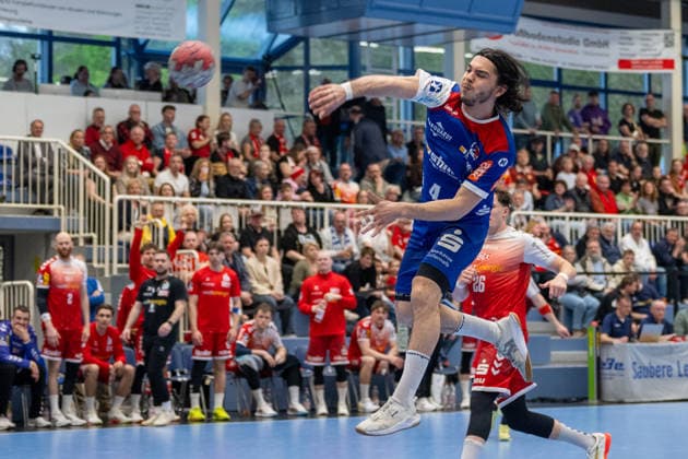 Tim Ruggiero Matthes (HBW Balingen Weilstetten, 04) schliesst den Tempogegenstoss ab. TuSEM Essen vs. HBW Balingen Weilstetten, Handball, 2. HBL, 27. Spieltag, Saison 2025 2026, 10.04.2026 TuSEM Essen vs. HBW Balingen Weilstetten, Handball, 2. HBL, 27. Spieltag, Saison 2025 2026, 10.04.2026 Essen *** Tim Ruggiero Matthes HBW Balingen Weilstetten, 04 closes the tempo counterattack TuSEM Essen vs HBW Balingen Weilstetten, Handball, 2 HBL, Matchday 27, Season 2025 2026, 10 04 2026 TuSEM Essen vs HBW Balingen Weilstetten, Handball, 2 HBL, Matchday 27, Season 2025 2026, 10 04 2026 Essen Copyright: xEibner-Pressefoto ThomasxHaeslerx EP_THR