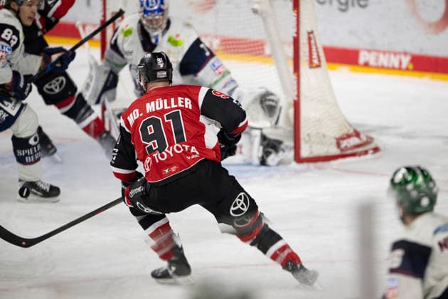 PENNY DEL 1 - Playoff Halbfinale - Kölner Haie - Eisbären Berlin; Köln, 10.04.2026 Moritz Müller (Kölner Haie, Verteidigung, 91); PENNY DEL 1 - Playoff Halbfinale - Kölner Haie - Eisbären Berlin am 10.04.2026 in der Lanxess Arena in Köln (Deutschland). *** PENNY DEL 1 Playoff Semifinal Kölner Haie Eisbären Berlin Cologne, 10 04 2026 Moritz Müller Kölner Haie, Defense, 91 PENNY DEL 1 Playoff Semifinal Kölner Haie Eisbären Berlin on 10 04 2026 at the Lanxess Arena in Cologne Germany Copyright: xBEAUTIFULxSPORTS AndreasxDickx