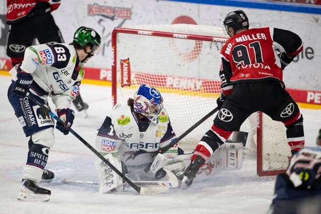 PENNY DEL 1 - Playoff Halbfinale - Kölner Haie - Eisbären Berlin; Köln, 10.04.2026 Moritz Kretzschmar (Eisbären Berlin, Verteidigung, 83); Jonas Stettmer (Eisbären Berlin, Torwart, 1); Moritz Müller (Kölner Haie, Verteidigung, 91); PENNY DEL 1 - Playoff Halbfinale - Kölner Haie - Eisbären Berlin am 10.04.2026 in der Lanxess Arena in Köln (Deutschland). *** PENNY DEL 1 Playoff Semifinal Kölner Haie Eisbären Berlin Cologne, 10 04 2026 Moritz Kretzschmar Eisbären Berlin, Defense, 83 Jonas Stettmer Eisbären Berlin, Goalkeeper, 1 Moritz Müller Kölner Haie, Defense, 91 PENNY DEL 1 Playoff Semifinal Kölner Haie Eisbären Berlin on 10 04 2026 at the Lanxess Arena in Cologne Germany Copyright: xBEAUTIFULxSPORTS AndreasxDickx