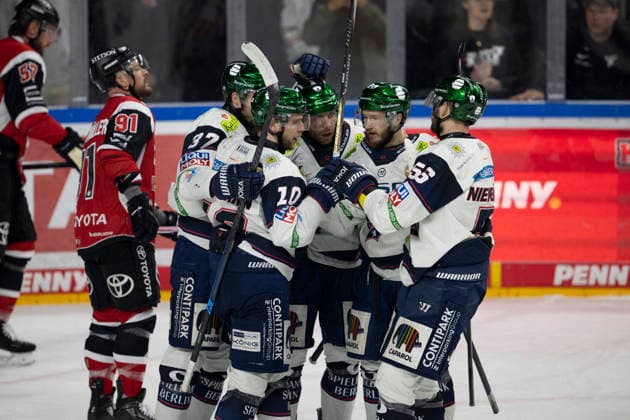 PENNY DEL 1 - Playoff Halbfinale - Kölner Haie - Eisbären Berlin; Köln, 10.04.2026 Lean Bergmann (Eisbären Berlin, Sturm, 10); Markus Vikingstad (Eisbären Berlin, Sturm, 37); Markus Niemeläinen (Eisbären Berlin, Verteidigung, 56); PENNY DEL 1 - Playoff Halbfinale - Kölner Haie - Eisbären Berlin am 10.04.2026 in der Lanxess Arena in Köln (Deutschland). *** PENNY DEL 1 Playoff Semifinal Kölner Haie Eisbären Berlin Cologne, 10 04 2026 Lean Bergmann Eisbären Berlin, offense, 10 Markus Vikingstad Eisbären Berlin, offense, 37 Markus Niemeläinen Eisbären Berlin, defense, 56 PENNY DEL 1 Playoff Semifinal Kölner Haie Eisbären Berlin on 10 04 2026 at the Lanxess Arena in Cologne Germany Copyright: xBEAUTIFULxSPORTS AndreasxDickx