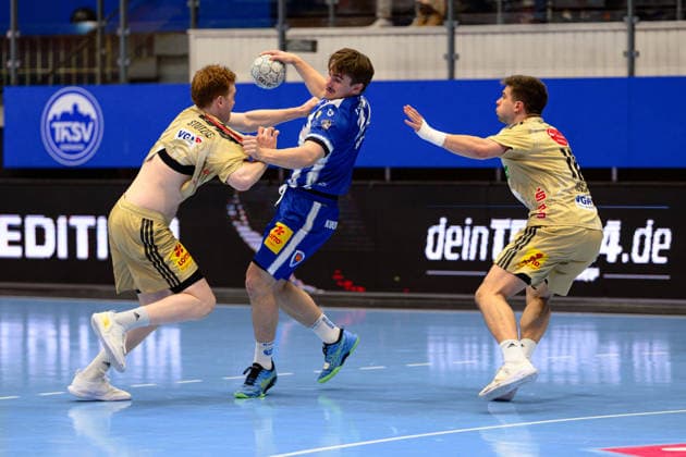 Felix Aellen (ThSV Eisenach, 22), Lukas Stutzke (TSV Hannover-Burgdorf, 39), Renars Uscins (TSV Hannover-Burgdorf, 10) GER, ThSV Eisenach gegen TSV Hannover-Burgdorf, 1. Daikin Handballbundesliga, Handball, 28.Spieltag, Saison 2025 2026, 19.00 Uhr, 10.04.2026 GER, ThSV Eisenach gegen TSV Hannover-Burgdorf, 1. Daikin Handballbundesliga, Handball, 28.Spieltag, Saison 2025 2026, 19.00 Uhr, 10.04.2026 Eisenach Copyright: xEibner-Pressefoto MartinxHerbstx EP_MHT