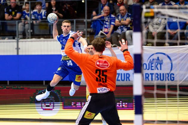 Vincent Buechner (ThSV Eisenach, 74), Joel Birlehm (TSV Hannover-Burgdorf, 35) GER, ThSV Eisenach gegen TSV Hannover-Burgdorf, 1. Daikin Handballbundesliga, Handball, 28.Spieltag, Saison 2025 2026, 19.00 Uhr, 10.04.2026 GER, ThSV Eisenach gegen TSV Hannover-Burgdorf, 1. Daikin Handballbundesliga, Handball, 28.Spieltag, Saison 2025 2026, 19.00 Uhr, 10.04.2026 Eisenach Copyright: xEibner-Pressefoto MartinxHerbstx EP_MHT