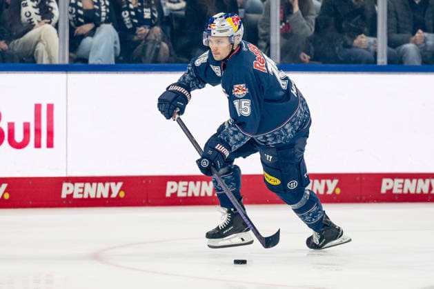 Nikolaus Heigl (EHC Red Bull Muenchen, 15) GER, EHC Red Bull Muenchen vs. Adler Mannheim, Eishockey, DEL, Playoffs, Halbfinale Spiel 2, Saison 2025 2026, 10.04.2026. GER, EHC Red Bull Muenchen vs. Adler Mannheim, Eishockey, DEL, Playoffs, Halbfinale Spiel 2, Saison 2025 2026, 10.04.2026. Muenchen *** Nikolaus Heigl EHC Red Bull Muenchen, 15 GER, EHC Red Bull Muenchen vs Adler Mannheim, ice hockey, DEL, playoffs, semi-final game 2, season 2025 2026, 10 04 2026 GER, EHC Red Bull Muenchen vs Adler Mannheim, ice hockey, DEL, playoffs, semi-final game 2, season 2025 2026, 10 04 2026 Muenchen Copyright: xEibner-Pressefoto HeikexFeinerx EP_HFR