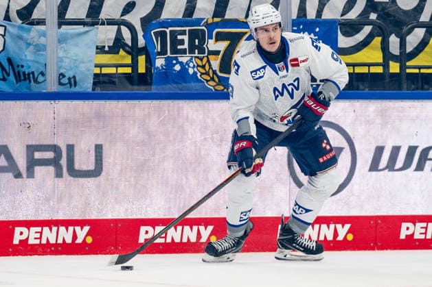 Leon Gawanke (Adler Mannheim, 9) GER, EHC Red Bull Muenchen vs. Adler Mannheim, Eishockey, DEL, Playoffs, Halbfinale Spiel 2, Saison 2025 2026, 10.04.2026. GER, EHC Red Bull Muenchen vs. Adler Mannheim, Eishockey, DEL, Playoffs, Halbfinale Spiel 2, Saison 2025 2026, 10.04.2026. Muenchen *** Leon Gawanke Adler Mannheim, 9 GER, EHC Red Bull Muenchen vs Adler Mannheim, ice hockey, DEL, playoffs, semi-final game 2, 2025 2026 season, 10 04 2026 GER, EHC Red Bull Muenchen vs Adler Mannheim, ice hockey, DEL, playoffs, semi-final game 2, 2025 2026 season, 10 04 2026 Muenchen Copyright: xEibner-Pressefoto HeikexFeinerx EP_HFR