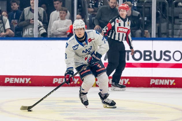 Zach Solow (Adler Mannheim, 73) GER, EHC Red Bull Muenchen vs. Adler Mannheim, Eishockey, DEL, Playoffs, Halbfinale Spiel 2, Saison 2025 2026, 10.04.2026. GER, EHC Red Bull Muenchen vs. Adler Mannheim, Eishockey, DEL, Playoffs, Halbfinale Spiel 2, Saison 2025 2026, 10.04.2026. Muenchen *** Zach Solow Adler Mannheim, 73 GER, EHC Red Bull Muenchen vs Adler Mannheim, ice hockey, DEL, playoffs, semi-final game 2, 2025 2026 season, 10 04 2026 GER, EHC Red Bull Muenchen vs Adler Mannheim, ice hockey, DEL, playoffs, semi-final game 2, 2025 2026 season, 10 04 2026 Muenchen Copyright: xEibner-Pressefoto HeikexFeinerx EP_HFR