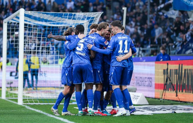 Deutschland: Karlsruher SC vs. Arminia Bielefeld, 2. Bundesliga, 29. Spieltag, Saison 2025 26, BBBank Wildpark (Karlsruhe): Jubel Karlsruhe nach 2:1 von Christoph Kobald, (Karlsruher SC, 22) Karlsruhe BBBank Wildpark Baden-Württemberg Deutschland *** Germany Karlsruher SC vs Arminia Bielefeld, 2 Bundesliga, matchday 29, season 2025 26, BBBank Wildpark Karlsruhe cheers Karlsruhe after 2 1 by Christoph Kobald, Karlsruher SC, 22 Karlsruhe BBBank Wildpark Baden Württemberg Germany Copyright: xBenedictxChristx