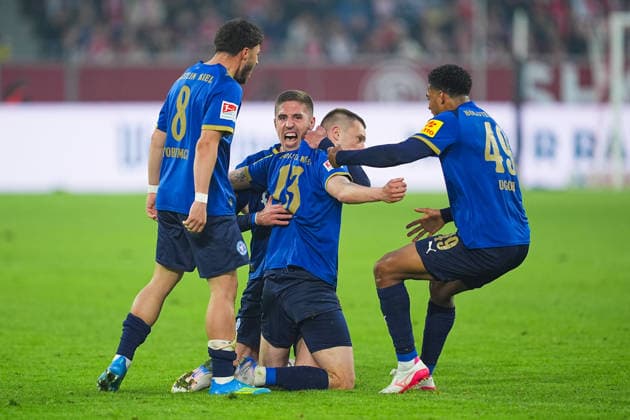 10.04.2026, xydrx, Fußball, 2. Fußball Bundesliga, Fortuna Düsseldorf - Holstein Kiel, Saison 2025 2026, Merkur Spiel-Arena: Torjubel nach dem Tor zum 2:1 für Holstein Kiel durch Torschütze Ivan Nekic (Holstein Kiel, 13) zusammen mit Umut Tohumcu (Holstein Kiel, 8) und Ikem Arinzechukwu Ugoh (Holstein Kiel, 49) DFB regulations prohibit any use of photographs as image sequences and or quasi-video. *** 10 04 2026, xydrx, Fußball, 2 Fußball Bundesliga, Fortuna Düsseldorf Holstein Kiel, Saison 2025 2026, Merkur Spiel Arena Torjubel nach dem Tor zum 2 1 für Holstein Kiel durch Torschütze Ivan Nekic Holstein Kiel, 13 zusammen mit Umut Tohumcu Holstein Kiel, 8 und Ikem Arinzechukwu Ugoh Holstein Kiel, 49 DFB regulations prohibit any use of photographs as image sequences and or quasi video Copyright: HMBxMedia YannisxDreimann