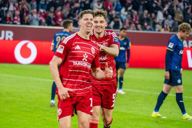 Deutschland: 2.Bundesliga 2025 2026 Fortuna Düsseldorf vs Holstein Kiel, 29. Spieltag - 10.04.2026 - MERKUR SPIEL-ARENA (Düsseldorf): Tor und Torjubel zum 1:1durch Cedric Itten (Fortuna Düsseldorf,13). Freude, Emotionen, Jubel, Begeisterung, glücklich, feiern *** Germany 2 Bundesliga 2025 2026 Fortuna Düsseldorf vs Holstein Kiel, Matchday 29 10 04 2026 MERKUR SPIEL ARENA Düsseldorf Goal and goal celebration for 1 1by Cedric Itten Fortuna Düsseldorf,13 joy, emotions, cheering, enthusiasm, happy, celebrate Copyright: xOrhanxHabashx