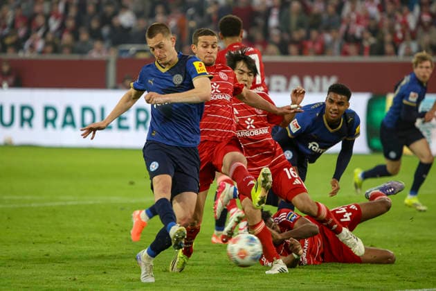 10.04.2026, GER, Fussball, Herren, 2. BL, Saison 2025 2026, Fortuna Düsseldorf - Holstein Kiel Ivan Nekic (Kiel) erzielt das Tor zum 1:2 Düsseldorf Merkur Spiel-Arena Nordrhein-Westfalen Deutschland *** 10 04 2026, GER, Soccer, Men, 2 BL, Season 2025 2026, Fortuna Düsseldorf Holstein Kiel Ivan Nekic Kiel scores the goal for 1 2 Düsseldorf Merkur Spiel Arena Nordrhein Westfalen Germany Copyright: xAdrianxSchlüterx