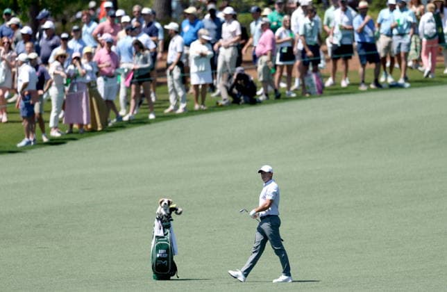 Golf 2026 Masters Tournament - Round 2 Rory McIlroy of Northern Ireland looks on from the fairway on Hole 2 in Round 2 of the 2026 Masters tournament in August, Georgia, USA, 10 April 2026. Augusta United States  Copyright: xCHRISxTORRESx