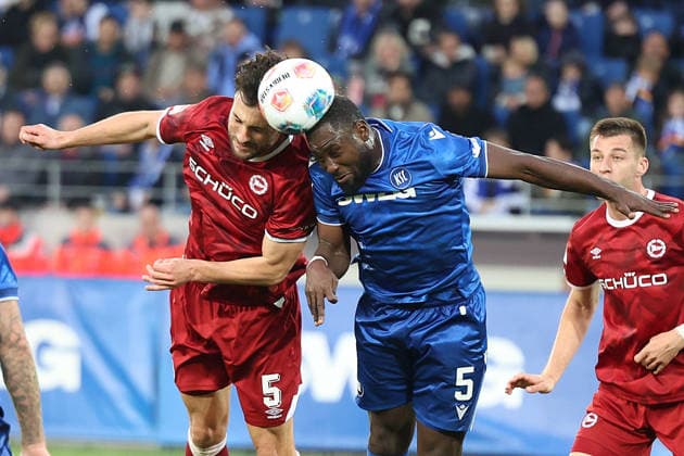 10.04.2026, xrekx, Fussball 2.Bundesliga, Karlsruher SC - Arminia Bielefeld v.l. Maximilian Bauer (Arminia Bielefeld) Stephan Ambrosius (Karlsruher SC) Zweikampf, Aktion, action, battle for the ball (DFL DFB REGULATIONS PROHIBIT ANY USE OF PHOTOGRAPHS as IMAGE SEQUENCES and or QUASI-VIDEO) Karlsruhe *** 10 04 2026, xrekx, Fußball 2 Bundesliga, Karlsruher SC Arminia Bielefeld v l Maximilian Bauer Arminia Bielefeld Stephan Ambrosius Karlsruher SC Zweikampf, Aktion, action, battle for the ball DFL DFB REGULATIONS PROHIBIT ANY USE OF PHOTOGRAPHS as IMAGE SEQUENCES and or QUASI VIDEO Karlsruhe