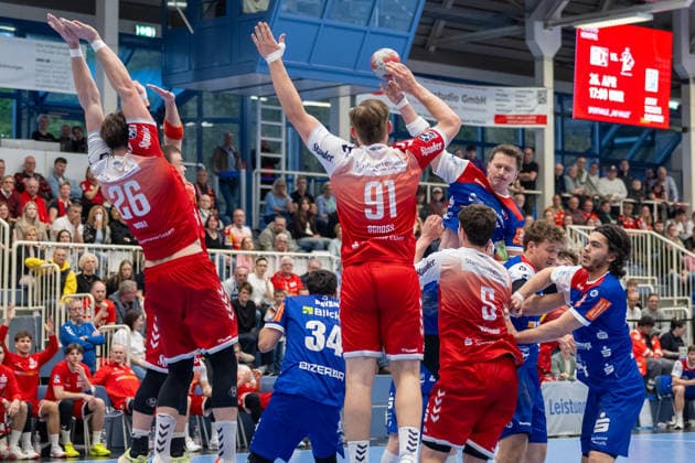 Mex Raguse (HBW Balingen Weilstetten, 06) mit einem Gewaltwurf. TuSEM Essen vs. HBW Balingen Weilstetten, Handball, 2. HBL, 27. Spieltag, Saison 2025 2026, 10.04.2026 TuSEM Essen vs. HBW Balingen Weilstetten, Handball, 2. HBL, 27. Spieltag, Saison 2025 2026, 10.04.2026 Essen *** Mex Raguse HBW Balingen Weilstetten, 06 with a violent throw TuSEM Essen vs HBW Balingen Weilstetten, Handball, 2 HBL, Matchday 27, Season 2025 2026, 10 04 2026 TuSEM Essen vs HBW Balingen Weilstetten, Handball, 2 HBL, Matchday 27, Season 2025 2026, 10 04 2026 Essen Copyright: xEibner-Pressefoto ThomasxHaeslerx EP_THR