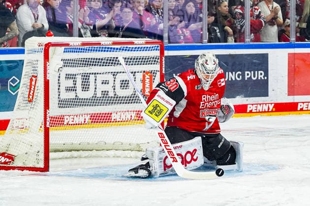 Eishockey Penny-DEL Playoff-Halbfinale Spiel2 Kölner Haie - Eisbären Berlin am 10.04.2026 in der Lanxess Arena in Köln Janne Juvonen ( Köln ) Gemäß den Vorgaben der DEL Deutsche Eishockey Liga ist die Publikation und Weiterverwertung der Aufnahmen in elektronischen Medien und Endgeräten aller Art während des laufenden Spiels nicht zulässig. *** Ice Hockey Penny DEL Playoff Semifinal Game2 Kölner Haie Eisbären Berlin on 10 04 2026 at the Lanxess Arena in Cologne Janne Juvonen Cologne According to the regulations of the DEL German Ice Hockey League, the publication and further use of the recordings in electronic media and end devices of all kinds during the ongoing game is not permitted xDMx