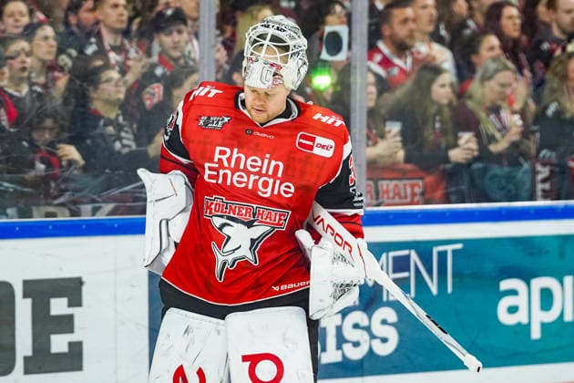 Eishockey Penny-DEL Playoff-Halbfinale Spiel2 Kölner Haie - Eisbären Berlin am 10.04.2026 in der Lanxess Arena in Köln Janne Juvonen ( Köln ) Gemäß den Vorgaben der DEL Deutsche Eishockey Liga ist die Publikation und Weiterverwertung der Aufnahmen in elektronischen Medien und Endgeräten aller Art während des laufenden Spiels nicht zulässig. *** Ice Hockey Penny DEL Playoff Semifinal Game2 Kölner Haie Eisbären Berlin on 10 04 2026 at the Lanxess Arena in Cologne Janne Juvonen Cologne According to the regulations of the DEL German Ice Hockey League, the publication and further use of the recordings in electronic media and end devices of all kinds during the ongoing game is not permitted xDMx