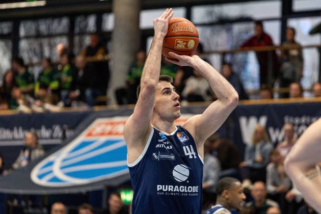 GER, easy-Credit Basketball-Bundesliga, Syntainics MBC - Veolia Towers Hamburg. 10.04.2026, Stadthalle, Weißenfels, GER, easy-Credit Basketball-Bundesliga, Syntainics MBC - Veolia Towers Hamburg. Jure Planinic (Syntainics MBC, 44) bei einem Freiwurf Â Foto Alexander Trienitz Weißenfels Stadthalle Sachsen-Anhalt Deutschland