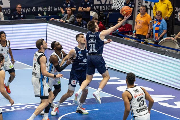 GER, easy-Credit Basketball-Bundesliga, Syntainics MBC - Veolia Towers Hamburg. 10.04.2026, Stadthalle, Weißenfels, GER, easy-Credit Basketball-Bundesliga, Syntainics MBC - Veolia Towers Hamburg. Spencer Reaves (Syntainics MBC, 31) Â Foto Alexander Trienitz Weißenfels Stadthalle Sachsen-Anhalt Deutschland