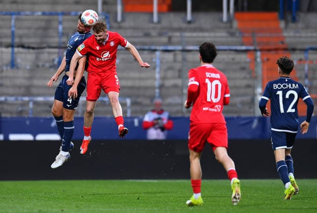 Fußball Herren Regionalliga West Saison 2025 2026 29. Spieltag: VfL Bochum U21, U 21 - Wuppertaler SV am 10.04.2026 im Vonovia Ruhrstadion in Bochum Daniel Hendrik Hülsenbusch ( VfL Bochum U21 ), links - Fritz Kleiner ( Wuppertaler SV ), rechts Nordrhein-Westfalen Deutschland *** Soccer Men Regionalliga West Season 2025 2026 29 Matchday VfL Bochum U21 Wuppertaler SV on 10 04 2026 at Vonovia Ruhrstadion in Bochum Daniel Hendrik Hülsenbusch VfL Bochum U21 , left Fritz Kleiner Wuppertaler SV , right Nordrhein Westfalen Germany