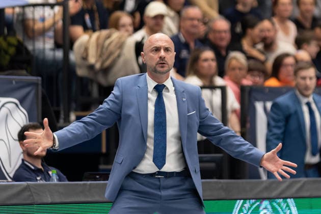 Milenko Bogicevic (MBC, Head Coach), Syntainics MBC vs. Veolia Towers Hamburg, Basketball, 1. Bundesliga, Maenner, 29. Spieltag, Saison 2025 26, 10.04.2026. Weißenfels Stadthalle Sachsen-Anhalt Deutschland