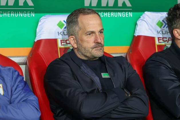 Chef-Trainer Manuel Baum (FC Augsburg), FC Augsburg vs. TSG 1899 Hoffenheim, Fussball, 1. Bundesliga, 29. Spieltag, 10.04.2026 DFB regulations prohibit any use of photographs as image sequences and or quasi-video Augsburg Bayern Deutschland *** Head Coach Manuel Baum FC Augsburg , FC Augsburg vs TSG 1899 Hoffenheim, Football, 1 Bundesliga, 29 Matchday, 10 04 2026 DFB regulations prohibit any use of photographs as image sequences and or quasi video Augsburg Bayern Germany Copyright: xkolbert-press ChristianxKolbertx