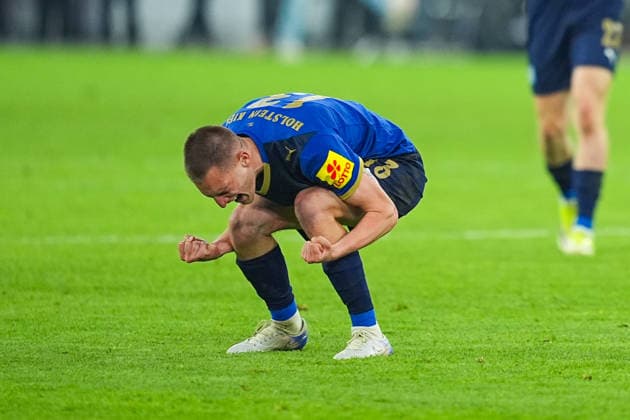 10.04.2026, xydrx, Fußball, 2. Fußball Bundesliga, Fortuna Düsseldorf - Holstein Kiel, Saison 2025 2026, Merkur Spiel-Arena: Ivan Nekic (Holstein Kiel, 13) bejubelt den 2:1 Sieg DFB regulations prohibit any use of photographs as image sequences and or quasi-video. *** 10 04 2026, xydrx, Fußball, 2 Fußball Bundesliga, Fortuna Düsseldorf Holstein Kiel, Saison 2025 2026, Merkur Spiel Arena Ivan Nekic Holstein Kiel, 13 bejubelt den 2 1 Sieg DFB regulations prohibit any use of photographs as image sequences and or quasi video Copyright: HMBxMedia YannisxDreimann