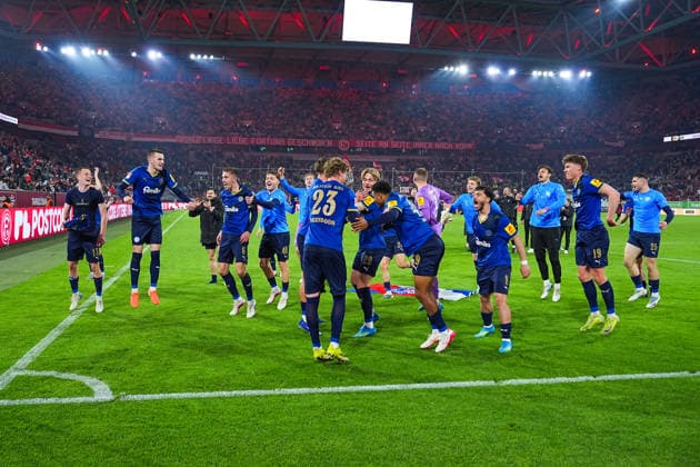 10.04.2026, xydrx, Fußball, 2. Fußball Bundesliga, Fortuna Düsseldorf - Holstein Kiel, Saison 2025 2026, Merkur Spiel-Arena: Die Spieler von Holstein Kiel feiern den 2:1 Sieg DFB regulations prohibit any use of photographs as image sequences and or quasi-video. *** 10 04 2026, xydrx, Fußball, 2 Fußball Bundesliga, Fortuna Düsseldorf Holstein Kiel, Saison 2025 2026, Merkur Spiel Arena Die Spieler von Holstein Kiel feiern den 2 1 Sieg DFB regulations prohibit any use of photographs as image sequences and or quasi video Copyright: HMBxMedia YannisxDreimann