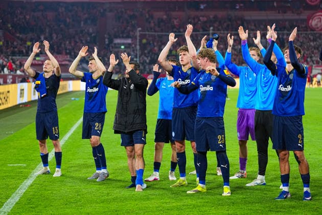 10.04.2026, xydrx, Fußball, 2. Fußball Bundesliga, Fortuna Düsseldorf - Holstein Kiel, Saison 2025 2026, Merkur Spiel-Arena: Ivan Nekic (Holstein Kiel, 13) Jonas Meffert (Holstein Kiel, 28) Steven Skrzybski (Holstein Kiel, 7) Lasse Rosenboom (Holstein Kiel, 23) Frederik Roslyng (Holstein Kiel, 2) bejubeln den Sieg DFB regulations prohibit any use of photographs as image sequences and or quasi-video. *** 10 04 2026, xydrx, Fußball, 2 Fußball Bundesliga, Fortuna Düsseldorf Holstein Kiel, Saison 2025 2026, Merkur Spiel Arena Ivan Nekic Holstein Kiel, 13 Jonas Meffert Holstein Kiel, 28 Steven Skrzybski Holstein Kiel, 7 Lasse Rosenboom Holstein Kiel, 23 Frederik Roslyng Holstein Kiel, 2 bejubeln den Sieg DFB regulations prohibit any use of photographs as image sequences and or quasi video Copyright: HMBxMedia YannisxDreimann