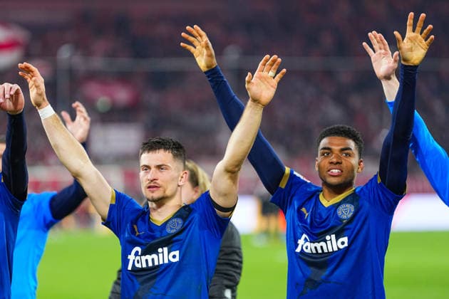 10.04.2026, xydrx, Fußball, 2. Fußball Bundesliga, Fortuna Düsseldorf - Holstein Kiel, Saison 2025 2026, Merkur Spiel-Arena: Adrian Kapralik (Holstein Kiel, 20) und Ikem Arinzechukwu Ugoh (Holstein Kiel, 49) bejubeln den Sieg DFB regulations prohibit any use of photographs as image sequences and or quasi-video. *** 10 04 2026, xydrx, Fußball, 2 Fußball Bundesliga, Fortuna Düsseldorf Holstein Kiel, Saison 2025 2026, Merkur Spiel Arena Adrian Kapralik Holstein Kiel, 20 und Ikem Arinzechukwu Ugoh Holstein Kiel, 49 bejubeln den Sieg DFB regulations prohibit any use of photographs as image sequences and or quasi video Copyright: HMBxMedia YannisxDreimann