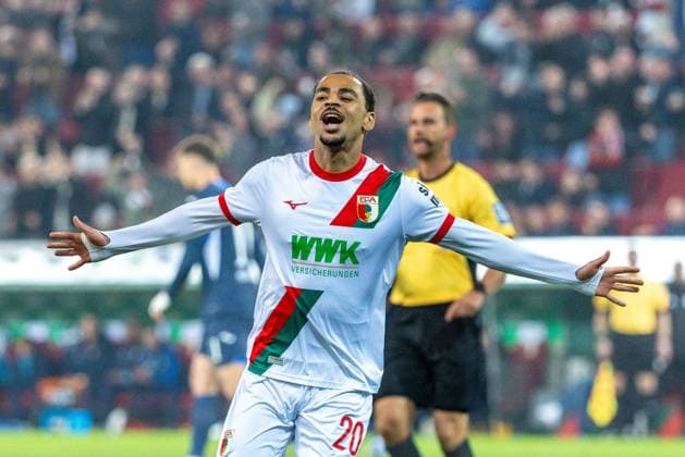Torjubel, jubelt nach seinem Treffer zum 1:0 von Alexis Claude-Maurice (FC Augsburg), FC Augsburg vs. VfB Stuttgart, Fussball, 1. Bundesliga, 27. Spieltag, 22.03.2026 DFB regulations prohibit any use of photographs as image sequences and or quasi-video *** Goal celebration, cheers after his goal to 1 0 by Alexis Claude Maurice FC Augsburg , FC Augsburg vs VfB Stuttgart, Soccer, 1 Bundesliga, 27 Matchday, 22 03 2026 DFB regulations prohibit any use of photographs as image sequences and or quasi video Copyright: xkolbert-press PeterxFastlx
