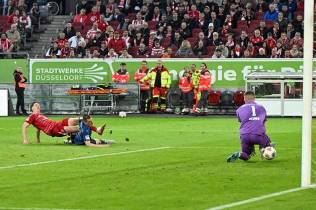Cedric Itten (Duesseldorf 13) erzielt das Tor zum 1:1 10.04.2026 ¢ Fussball ¢ Fortuna Duesseldorf vs Holstein Kiel, Merkur Spiel-Arena, Duesseldorf, DFB DFL REGULATIONS PROHIBIT ANY USE OF PHOTOGRAPHS AS IMAGE SEQUENCES AND OR QUASI-VIDE *** Cedric Itten Duesseldorf 13 scores the goal to 1 1 10 04 2026 ¢ Soccer ¢ Fortuna Duesseldorf vs Holstein Kiel, Merkur Spiel Arena, Duesseldorf, DFB DFL REGULATIONS PROHIBIT ANY USE OF PHOTOGRAPHS AS IMAGE SEQUENCES AND OR QUASI VIDE Copyright: xpepphotox xHorstxMauelshagenx pep00321, pep_20260410_hm_329991