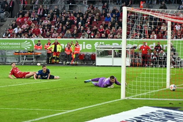Cedric Itten (Duesseldorf 13) erzielt das Tor zum 1:1 10.04.2026 ¢ Fussball ¢ Fortuna Duesseldorf vs Holstein Kiel, Merkur Spiel-Arena, Duesseldorf, DFB DFL REGULATIONS PROHIBIT ANY USE OF PHOTOGRAPHS AS IMAGE SEQUENCES AND OR QUASI-VIDE *** Cedric Itten Duesseldorf 13 scores the goal to 1 1 10 04 2026 ¢ Soccer ¢ Fortuna Duesseldorf vs Holstein Kiel, Merkur Spiel Arena, Duesseldorf, DFB DFL REGULATIONS PROHIBIT ANY USE OF PHOTOGRAPHS AS IMAGE SEQUENCES AND OR QUASI VIDE Copyright: xpepphotox xHorstxMauelshagenx pep00321, pep_20260410_hm_329999