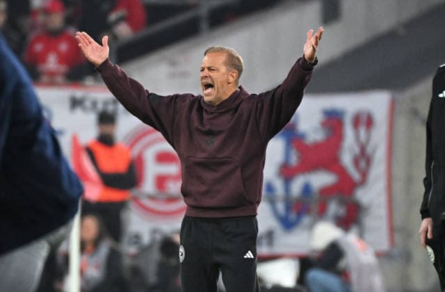 Fussball, 2. Bundesliga, Deutschland, Herren, Saison 2025 2026, 29. Spieltag, Merkur-Spiel-Arena Düsseldorf, Fortuna Düsseldorf - Holstein Kiel 1:2; Cheftrainer Markus Anfang (F95). Aktion, Einzelbild. *** Football, 2 Bundesliga, Germany, Men, Season 2025 2026, 29 Matchday, Merkur Spiel Arena Düsseldorf, Fortuna Düsseldorf Holstein Kiel 1 2 Head Coach Markus Anfang F95 Action, Single Image