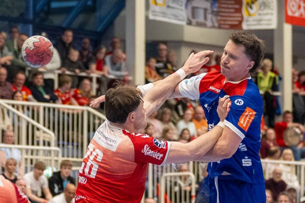 Zweikampf zwischen Tom Wolf (TuSEM Essen, 26) und Mex Raguse (HBW Balingen Weilstetten, 06). TuSEM Essen vs. HBW Balingen Weilstetten, Handball, 2. HBL, 27. Spieltag, Saison 2025 2026, 10.04.2026 TuSEM Essen vs. HBW Balingen Weilstetten, Handball, 2. HBL, 27. Spieltag, Saison 2025 2026, 10.04.2026 Essen *** Duel between Tom Wolf TuSEM Essen, 26 and Mex Raguse HBW Balingen Weilstetten, 06 TuSEM Essen vs HBW Balingen Weilstetten, Handball, 2 HBL, Matchday 27, Season 2025 2026, 10 04 2026 TuSEM Essen vs HBW Balingen Weilstetten, Handball, 2 HBL, Matchday 27, Season 2025 2026, 10 04 2026 Essen Copyright: xEibner-Pressefoto ThomasxHaeslerx EP_THR