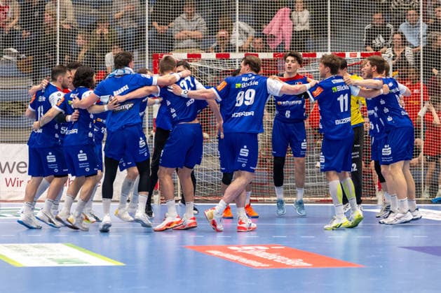 Die Balinger Spieler feiern den Auswaertssieg. TuSEM Essen vs. HBW Balingen Weilstetten, Handball, 2. HBL, 27. Spieltag, Saison 2025 2026, 10.04.2026 TuSEM Essen vs. HBW Balingen Weilstetten, Handball, 2. HBL, 27. Spieltag, Saison 2025 2026, 10.04.2026 Essen *** The Balingen players celebrate the away win TuSEM Essen vs HBW Balingen Weilstetten, Handball, 2 HBL, Matchday 27, Season 2025 2026, 10 04 2026 TuSEM Essen vs HBW Balingen Weilstetten, Handball, 2 HBL, Matchday 27, Season 2025 2026, 10 04 2026 Essen Copyright: xEibner-Pressefoto ThomasxHaeslerx EP_THR
