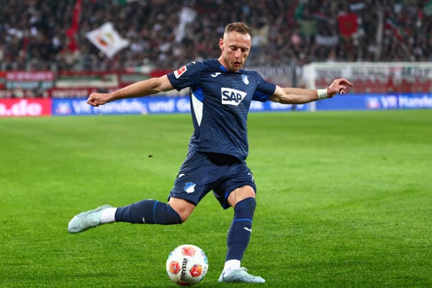Vladimir Coufal (34, TSG 1899 Hoffenheim) beim Spiel zwischen FC Augsburg v TSG 1899 Hoffenheim, Fußball, Herren, Bundesliga, 2025 2026, 29.Spieltag am 10.04.2026 in Augsburg, WWK ARENA. DFL and DFB regulations prohibit any use of photographs as image sequences and or quasi-video. Bayern Deutschland *** Vladimir Coufal 34, TSG 1899 Hoffenheim at the match between FC Augsburg v TSG 1899 Hoffenheim, Football, Men, Bundesliga, 2025 2026, Matchday 29 on 10 04 2026 in Augsburg, WWK ARENA DFL and DFB regulations prohibit any use of photographs as image sequences and or quasi video Bayern Germany